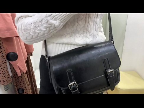 ❤️ Masturbarea în public a tinerei târfe FeralBerry cu un dildo în cabina de probă ❤️  at us ❌️