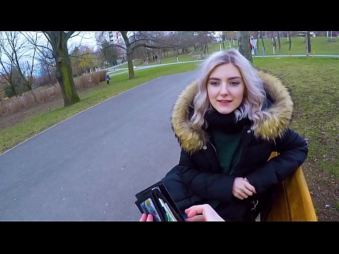 ❤️ Înghite sperma fierbinte a unui străin pentru bani - muie în parc de Eva Elfie ❤️  at us ❌️